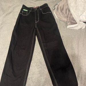 Women’s skate pants, never worn pants have fuzz from blanket, can be washed off